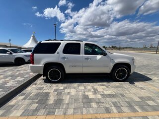 2013 Chevrolet Tahoe 6AT III, белый, 2200000 рублей, вид 5