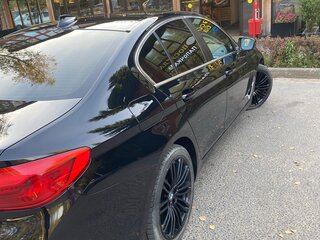 2019 BMW 5 серии 520d VII (G30/G31/G38), чёрный, 4000000 рублей, вид 4