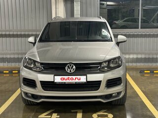 2013 Volkswagen Touareg II, серебристый, 2400000 рублей, вид 2