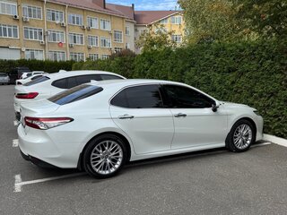 2021 Toyota Camry VIII (XV70) Рестайлинг, белый, 4200000 рублей, вид 2