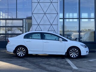 2009 Honda Civic VIII Рестайлинг, белый, 599000 рублей, вид 4