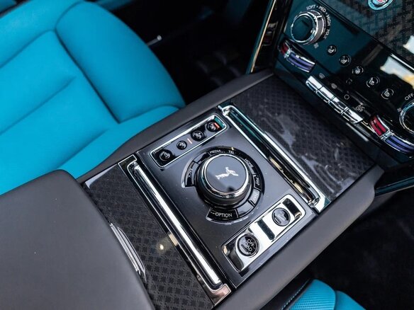 2025 Rolls-Royce Cullinan Black Badge I Рестайлинг (Series II), чёрный, 59990000 рублей - вид 30