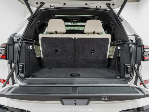 2023 BMW X7 40d I (G07) Рестайлинг, белый, 11590000 рублей - вид 27