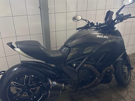 2015 Ducati Diavel Carbon, чёрный, 1111111 рублей, вид 4