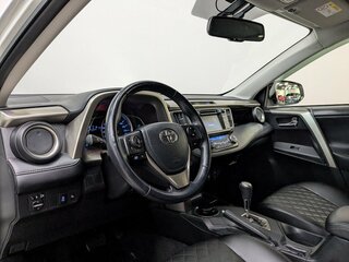 2015 Toyota RAV4 IV (XA40), белый, 2000000 рублей, вид 2