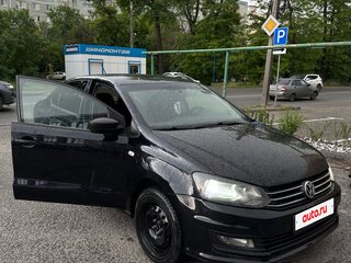 2015 Volkswagen Polo V Рестайлинг, чёрный, 690000 рублей, вид 2