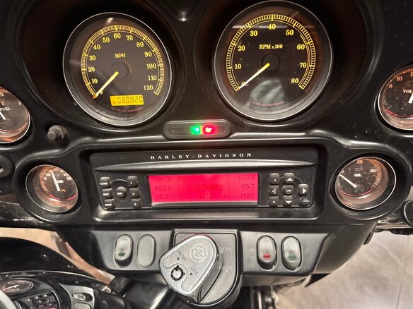 2011 Harley-Davidson Electra Glide, чёрный, 850000 рублей - вид 7