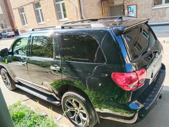 2012 Toyota Sequoia II, чёрный - вид 5
