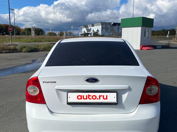 2010 Ford Focus II Рестайлинг, белый, 545000 рублей - вид 2