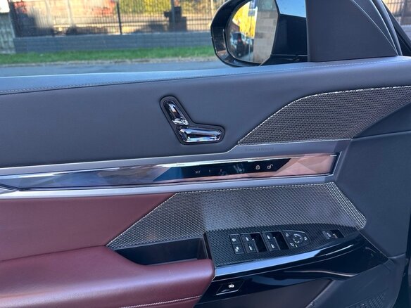 2023 BMW 7 серии 760i xDrive VII (G70), чёрный, 12500000 рублей - вид 13