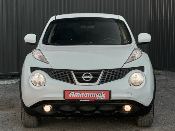 2013 Nissan Juke I, белый - вид 2