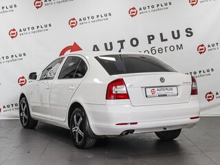 2011 Skoda Octavia II (A5) Рестайлинг, белый, 699000 рублей, вид 2