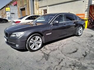 2009 BMW 7 серии Long 730Ld V (F01/F02/F04), серый, 1780000 рублей, вид 3