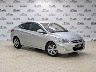 2013 Hyundai Solaris I, серебристый, 699000 рублей, вид 3