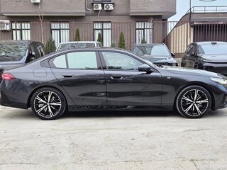 2024 BMW 5 серии 530i xDrive VIII (G60/G61/G68), серый, 9000000 рублей, вид 5