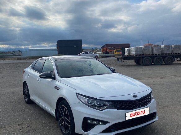 2018 Kia Optima IV Рестайлинг, белый, 1840000 рублей - вид 1