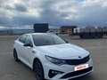 2018 Kia Optima IV Рестайлинг, белый, 1840000 рублей - вид 1
