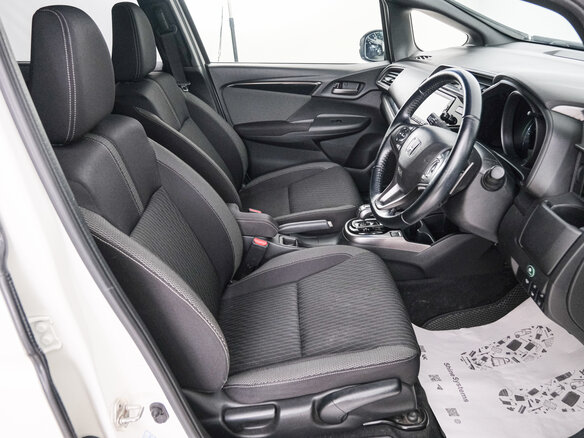 2017 Honda Fit III Рестайлинг, белый - вид 6