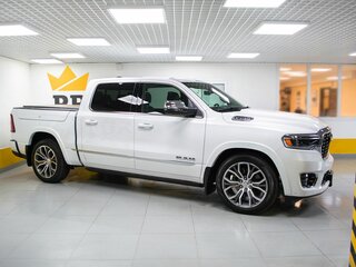2026 Ram 1500 Crew Cab V Рестайлинг, белый, 10999000 рублей, вид 3