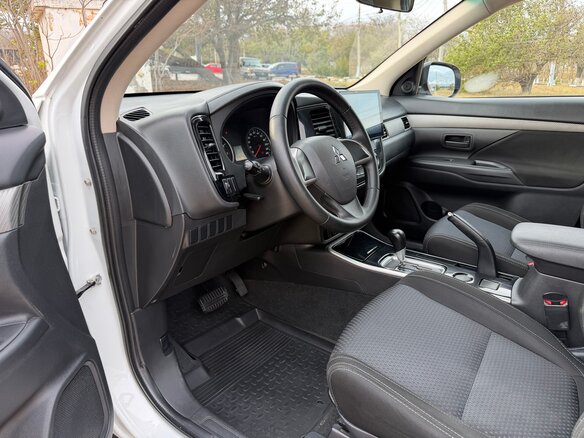 2017 Mitsubishi Outlander III Рестайлинг 2, белый, 1595000 рублей - вид 14