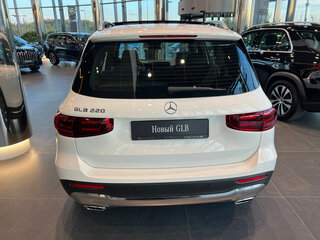 2025 Mercedes-Benz GLB 220 I (X247) Рестайлинг, белый, 5290000 рублей, вид 4