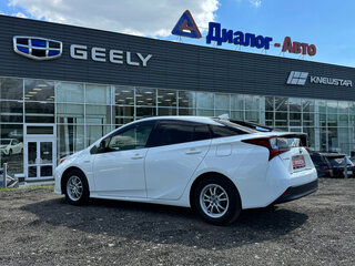 2019 Toyota Prius IV Рестайлинг (XW50), белый, 1800000 рублей, вид 3