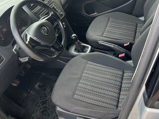 2015 Volkswagen Polo V Рестайлинг, серебристый, 700000 рублей, вид 5