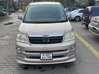 2002 Toyota Noah I (R60), коричневый, 750000 рублей, вид 1