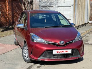2015 Toyota Vitz III (XP130) Рестайлинг, красный, 900000 рублей, вид 2