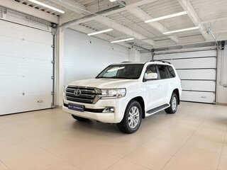 2018 Toyota Land Cruiser 200 Series Рестайлинг 2, белый, 6599900 рублей, вид 2