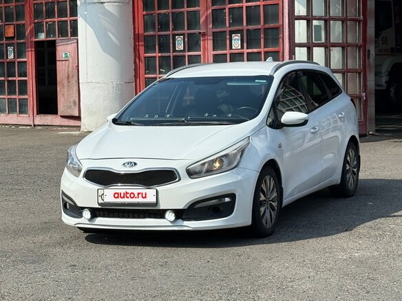 2018 Kia Ceed II Рестайлинг, белый, 690000 рублей - вид 3