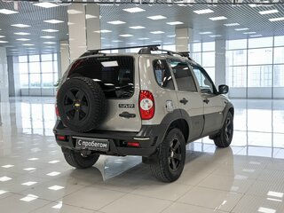 2016 Chevrolet Niva I Рестайлинг, коричневый, 592000 рублей, вид 2