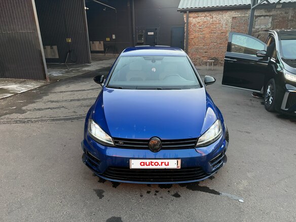 2014 Volkswagen Golf R VII, синий, 1900000 рублей - вид 2