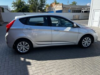 2012 Hyundai Solaris I, серебристый, 720000 рублей, вид 5