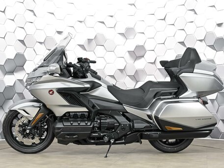 2025 Honda GL 1800 Gold Wing, серебристый, 3649000 рублей, вид 4