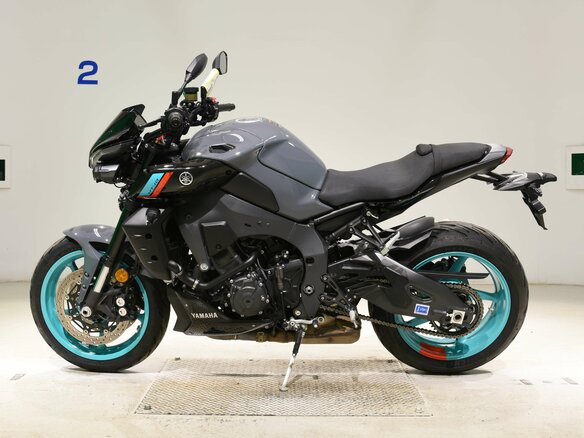 2022 Yamaha MT-10, серый, 1600000 рублей - вид 4