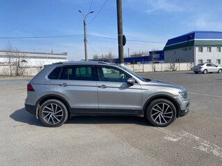 2018 Volkswagen Tiguan II, серебристый, 2250000 рублей, вид 4