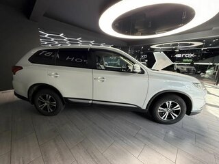 2016 Mitsubishi Outlander III Рестайлинг 2, белый, 1755000 рублей, вид 4