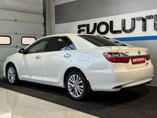 2016 Toyota Camry VII (XV50) Рестайлинг, белый, 1739000 рублей, вид 5