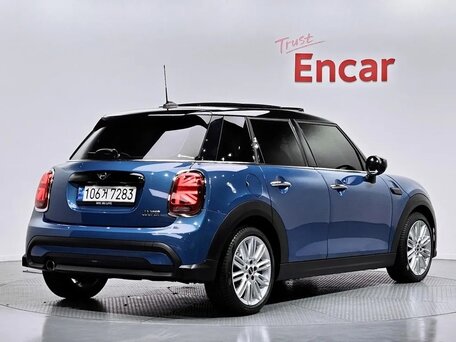 2022 Mini Hatch Cooper III (F55/F56) Рестайлинг 2, синий, 1840000 рублей, вид 3