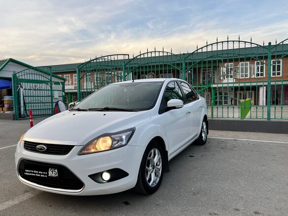 2011 Ford Focus II Рестайлинг, белый, 590000 рублей
