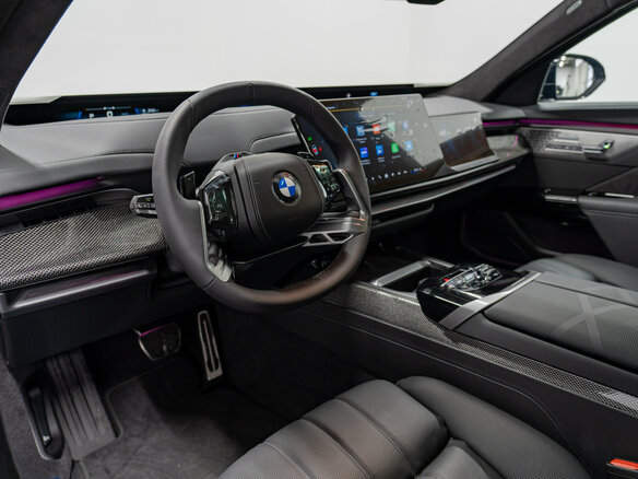 2026 BMW 7 серии 740 xDrive VII (G70) Рестайлинг, синий, 24690000 рублей - вид 11