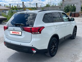 2021 Mitsubishi Outlander III Рестайлинг 3, белый, 2640000 рублей, вид 3