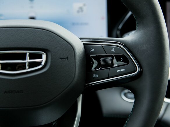 2026 Geely Monjaro I Рестайлинг, белый - вид 18