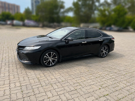 2020 Toyota Camry VIII (XV70), чёрный, 3150000 рублей, вид 3