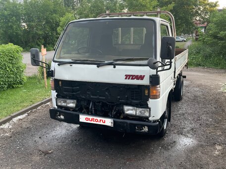 1992 Mazda Titan, белый, 750000 рублей, вид 1