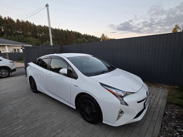 2017 Toyota Prius IV (XW50), белый - вид 15