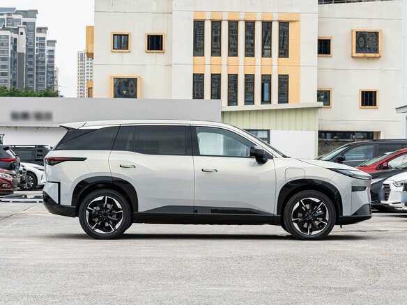 2026 Toyota bZ3X 58.3 kWh, серебристый, 2630003 рублей - вид 5