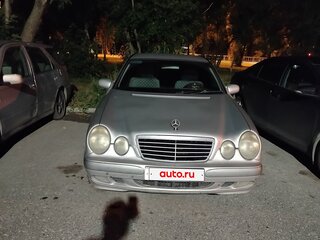 2000 Mercedes-Benz E-Класс 240 II (W210, S210) Рестайлинг, серебристый, 550000 рублей, вид 2