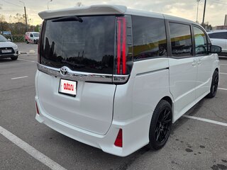 2021 Toyota Noah III (R80) Рестайлинг, белый, 2800000 рублей, вид 4